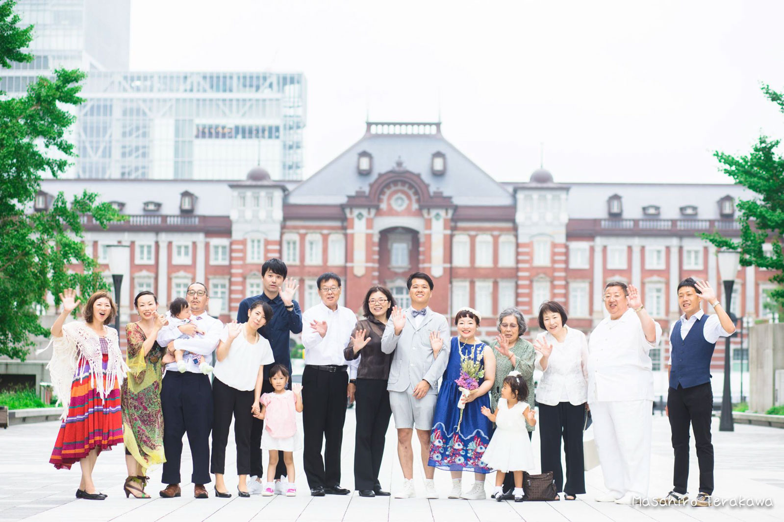 東京駅で丸ノ内中央口で結婚写真の撮影1